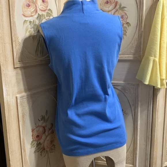 Adorable summer pull over top - Picture 3 of 8